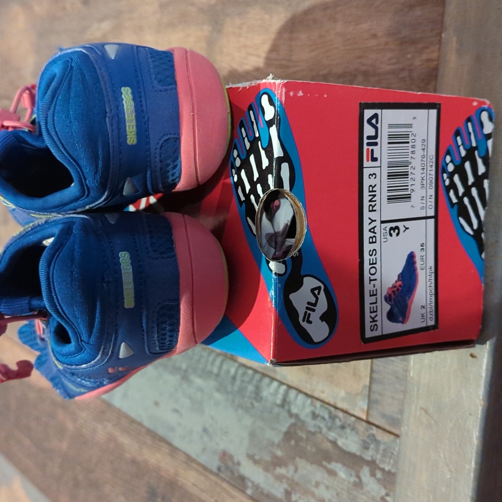 Shoes - Picture 3 of 4